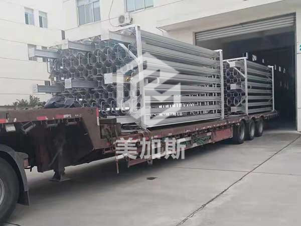 空溫汽化器是利用環(huán)境空氣自然對(duì)流換熱